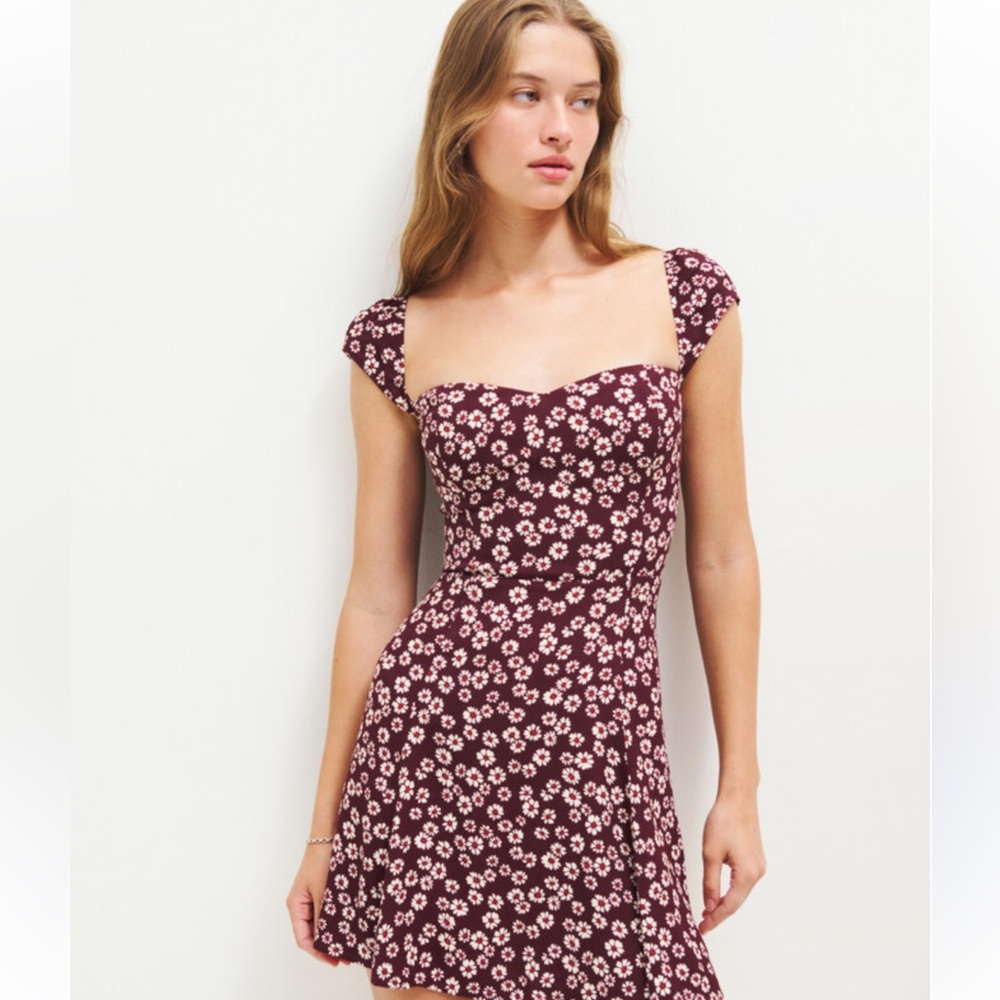 NWT Reformation Daisy Print Tannis Dress Red Mini Skater Fit Flare Size 8 - Picture 1 of 4